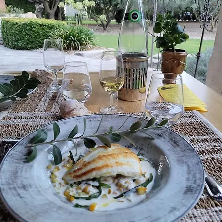 Bed & Breakfast Le Clos Des Cypres De Charme - Diner Gourmet & Bien-etre 3*