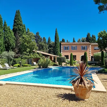 Bed & Breakfast Le Clos Des Cypres De Charme - Diner Gourmet & Bien-etre Graveson