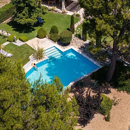 Bed & Breakfast Le Clos Des Cypres De Charme - Diner Gourmet & Bien-etre Graveson