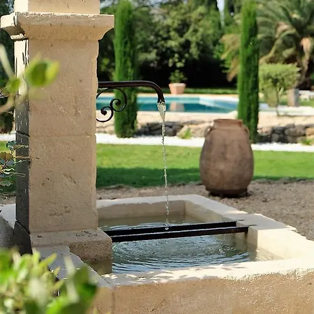 Le Clos Des Cypres De Charme - Diner Gourmet & Bien-etre Bed & Breakfast 3*