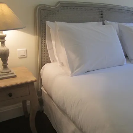 Le Clos Des Cypres De Charme - Diner Gourmet & Bien-etre Bed & Breakfast 3*