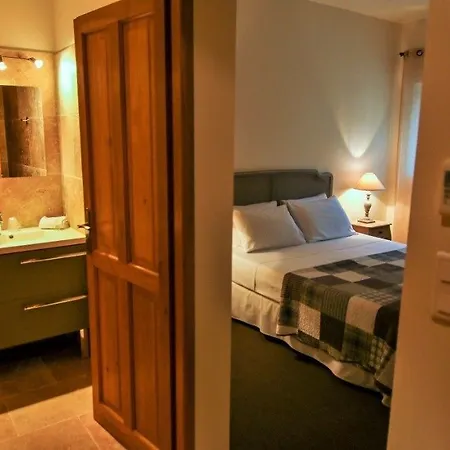Le Clos Des Cypres De Charme - Diner Gourmet & Bien-etre Bed & Breakfast