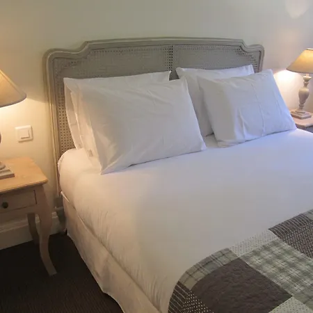 Le Clos Des Cypres De Charme - Diner Gourmet & Bien-etre Bed & Breakfast