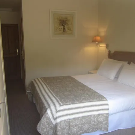 Le Clos Des Cypres De Charme - Diner Gourmet & Bien-etre 3* Graveson