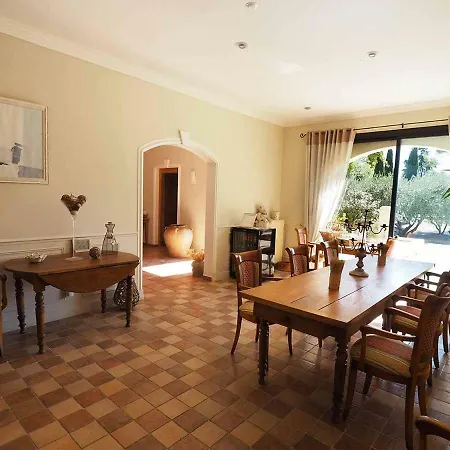 Le Clos Des Cypres De Charme - Diner Gourmet & Bien-etre Graveson